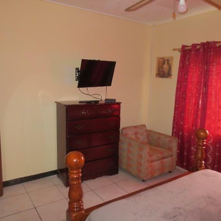 Chateau Yellow Mandeville Bagian luar foto