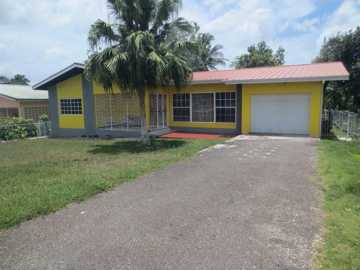 Chateau Yellow Mandeville Bagian luar foto