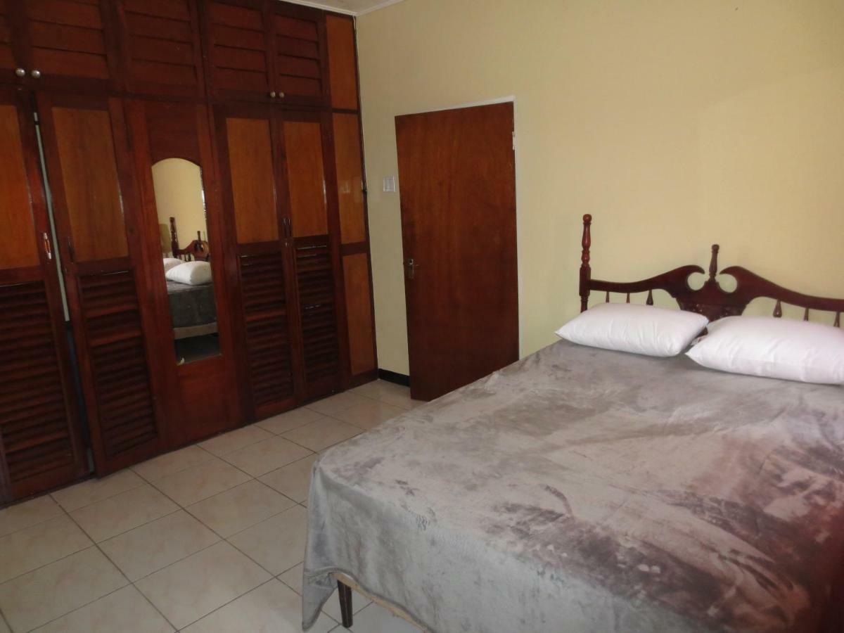 Chateau Yellow Mandeville Bagian luar foto