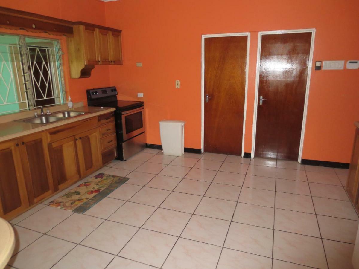 Chateau Yellow Mandeville Bagian luar foto