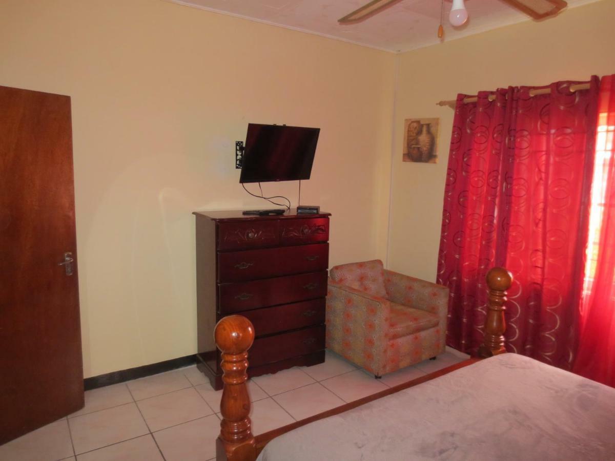 Chateau Yellow Mandeville Bagian luar foto
