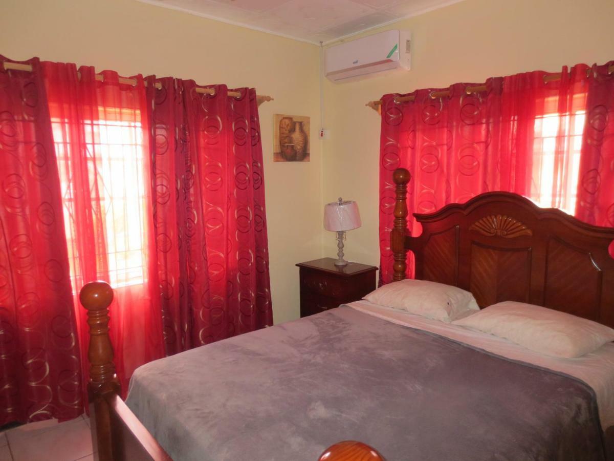 Chateau Yellow Mandeville Bagian luar foto