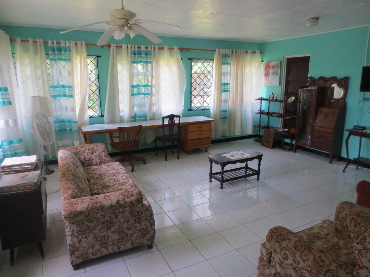 Chateau Yellow Mandeville Bagian luar foto