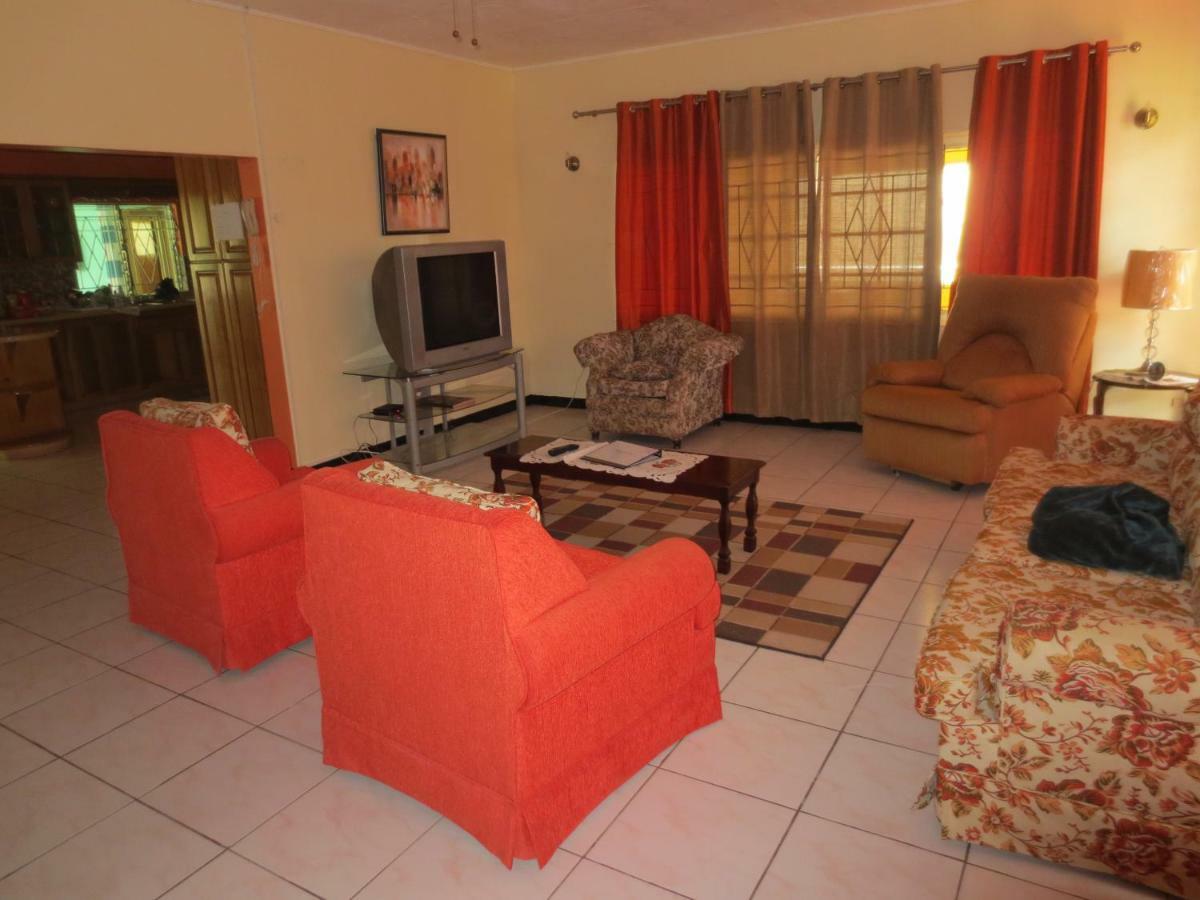 Chateau Yellow Mandeville Bagian luar foto